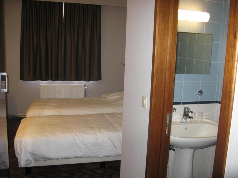 Hotel Les 100 Ciels Saint-Hubert Room photo