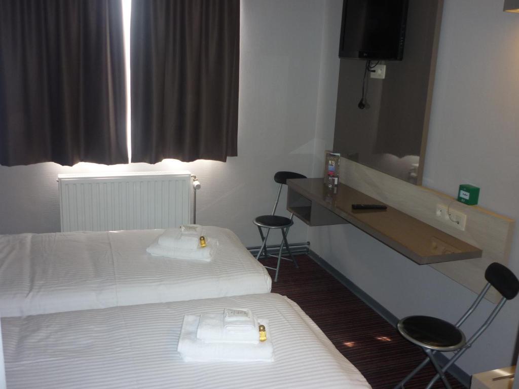 Hotel Les 100 Ciels Saint-Hubert Room photo